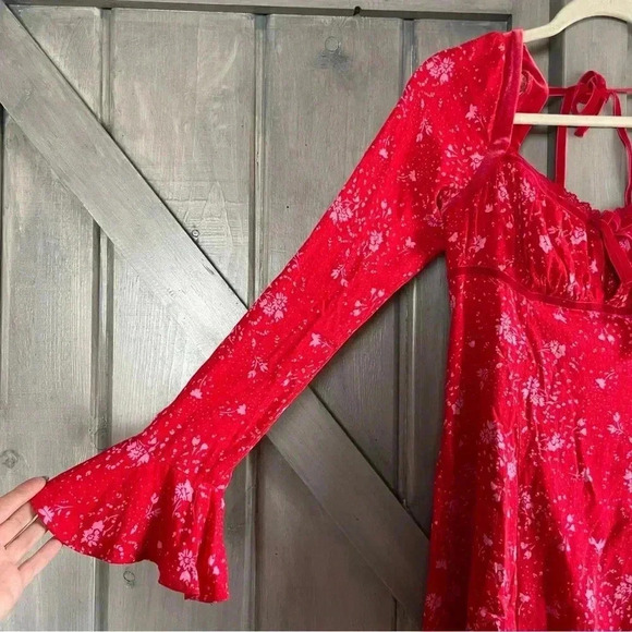 Free People Red Floral Tess Mini Dress peasant velvet Size Small‎ $128 Valentine - Picture 3 of 11